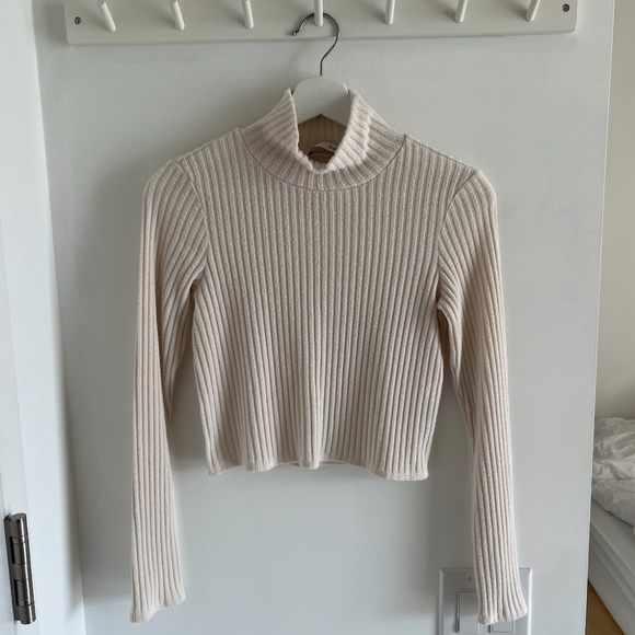 aritzia wilfred free tamu long-sleeve ribbed texture turtleneck - cream, size s - Picture 3 of 9
